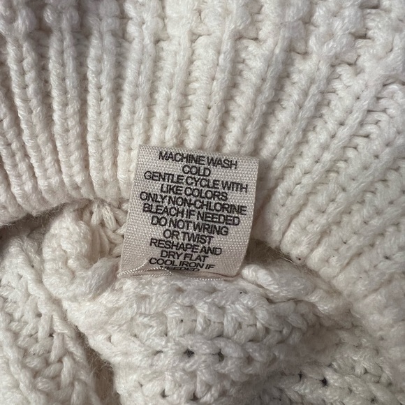 EUC Moon and Madison white crop sweater oversized turtleneck size M - Picture 4 of 5